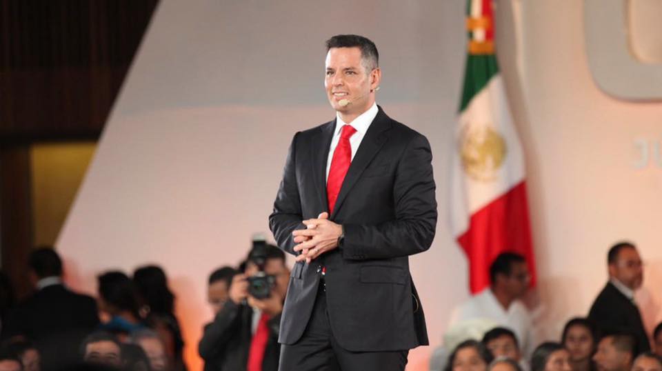 Parecía pactado: 3er Informe de Murat se da sin aspavientos, con protestas laxas y a destiempo