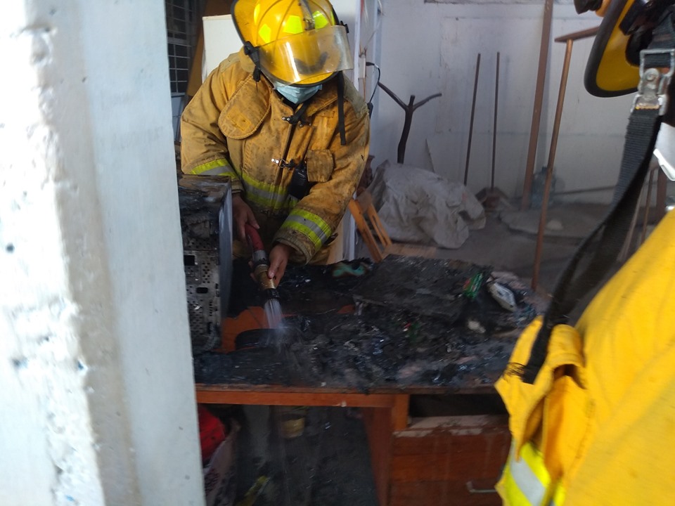Prenden fuego a oficinas de ONG que defiende derechos humanos de mujeres