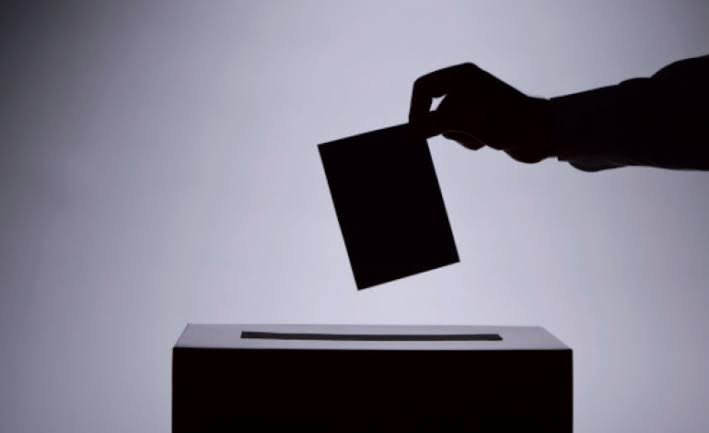 A falta de votos, diputados, dirigencia y asociaciones de Morena van por presión ciudadana para que oposición ceda en reforma electoral