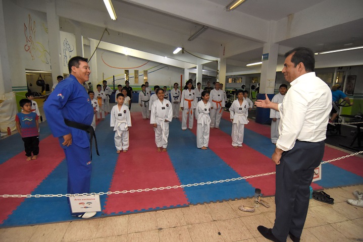 Visita el edil Oswaldo García Jarquín el Gimnasio Municipal