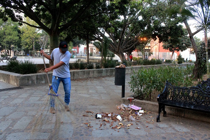 Diariamente Ayuntamiento capitalino da mantenimiento a parques y jardines