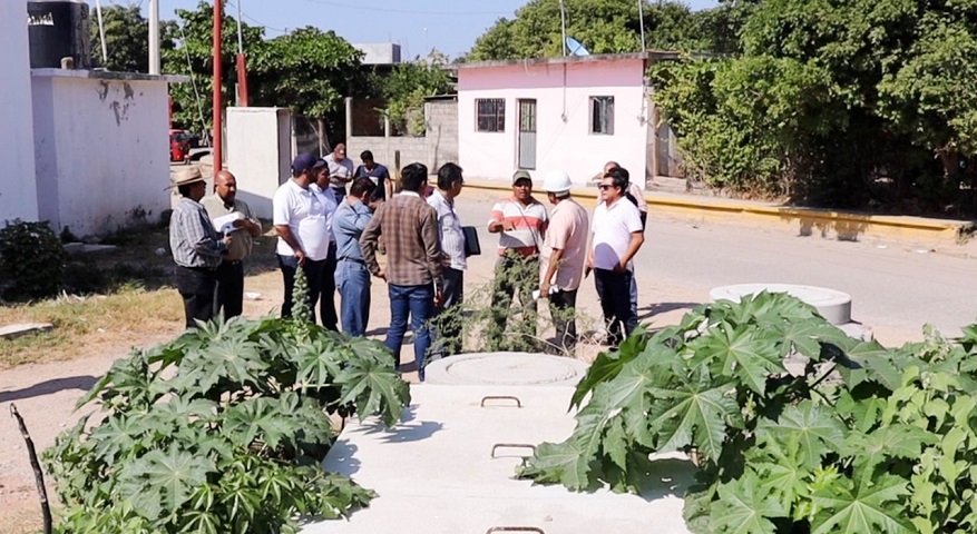 Recorren Gobierno de Juchitán y empresas licitantes, lugares donde se construirá subcolector oriente
