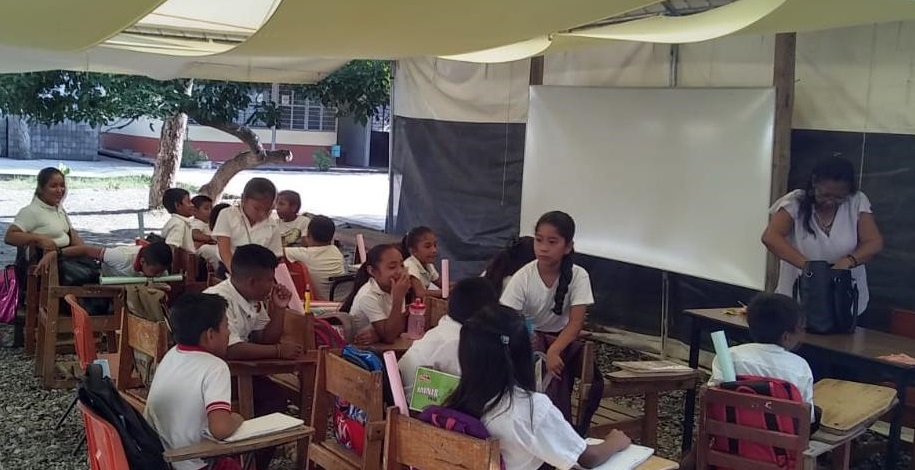 En abandono reconstrucción de escuelas en Tehuantepec