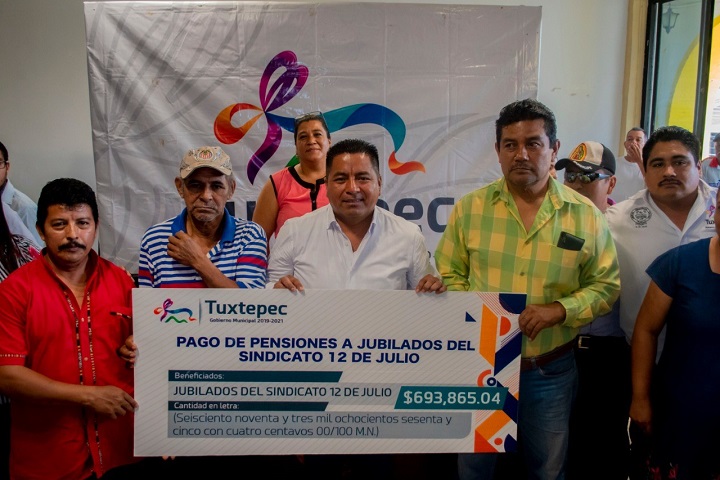 Gobierno de Tuxtepec paga pensión a jubilados sindicalizados