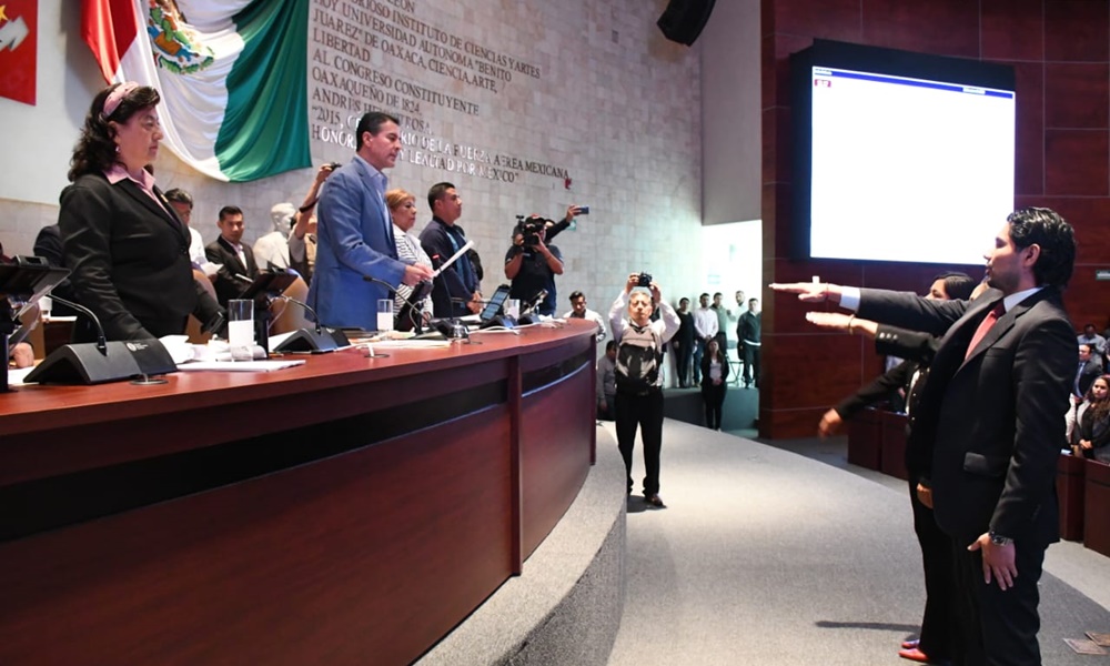 Morena, PRI y Cué con una silla en el IAIPO; se integra el Comisionado morenista