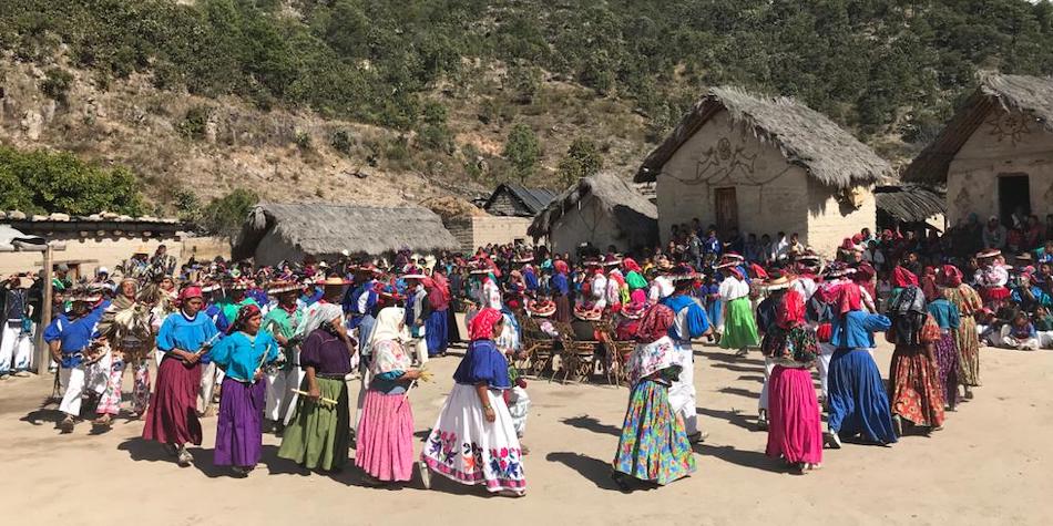 Encuentro histórico entre el pueblo wixárika de Santa Catarina Cuexcomatitlán y el Gobierno de México