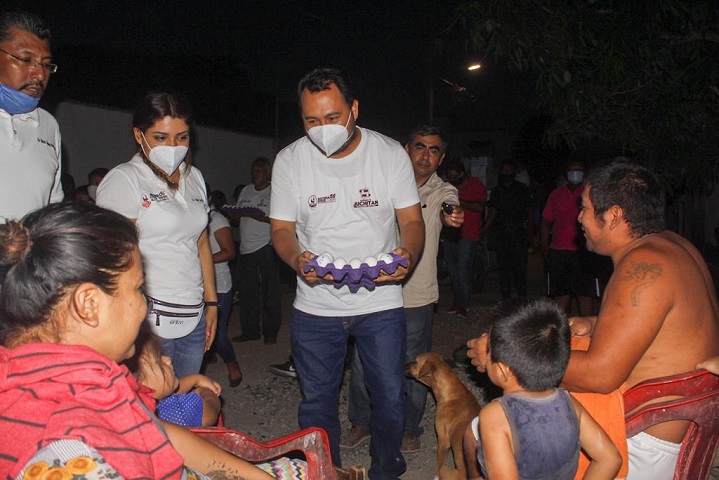 Entregamos 20 mil casilleros de huevo a familias juchitecas por contingencia sanitaria: Emilio Montero