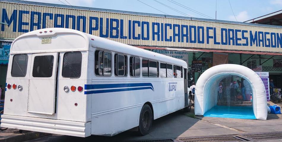 Gobierno de Tuxtepec pone en operación túneles sanitizantes en mercados de la ciudad