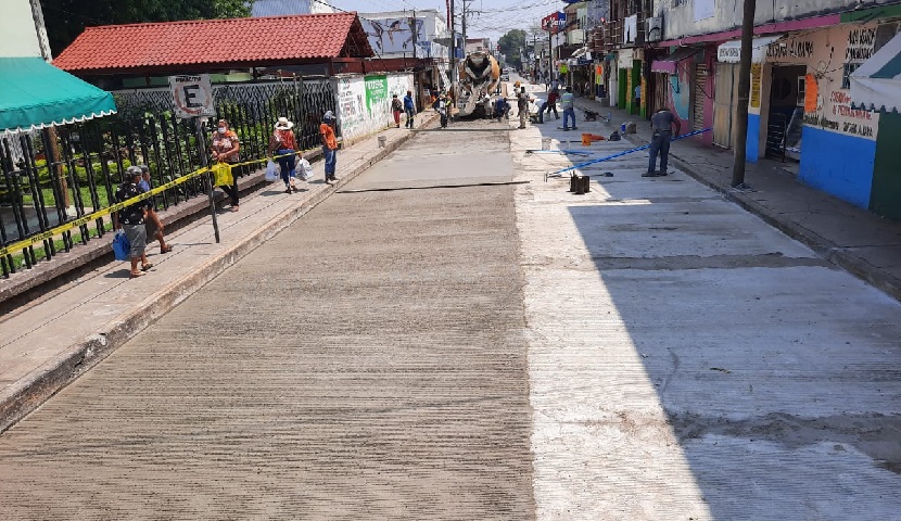 Gobierno de Tuxtepec concluye reposición de concreto en calle Aldama