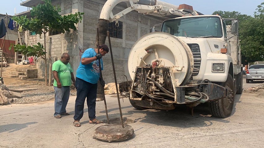 Avanza Gobierno de Juchitán, 50 por ciento en desazolve de puntos críticos de drenaje sanitario