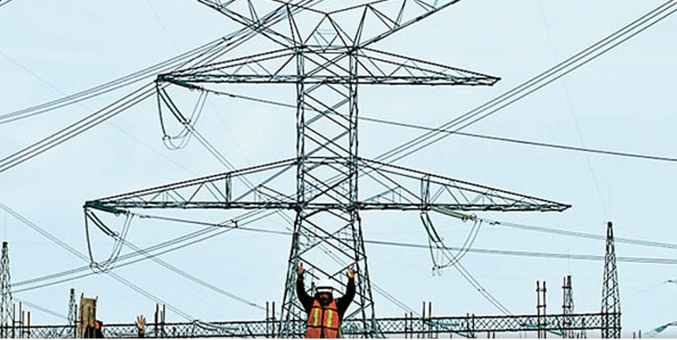 CRE aprueba subir costo de transmisión a privados de energía renovable