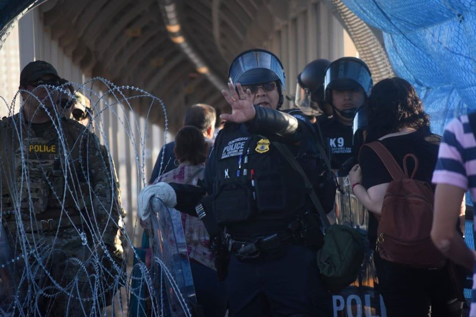 Juez ordena a Corral y AMLO proteger de Covid-19 a migrantes expulsados de EU