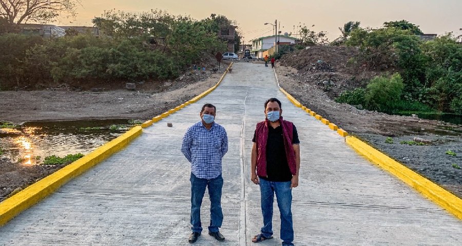 Entrega Emilio Montero puente vado sobre río Las Nutrias