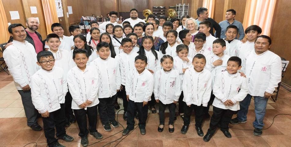 Julieta Venegas regresa a la música en un diálogo intercultural con la Banda Filarmónica de Ayutla Mixe