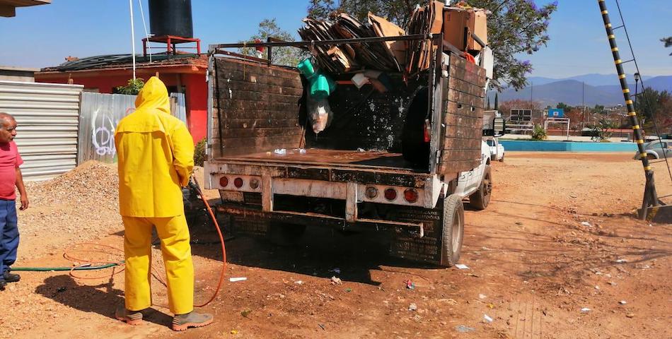 Sanitizan unidades de recolección de residuos sólidos urbanos, ante COVID-19