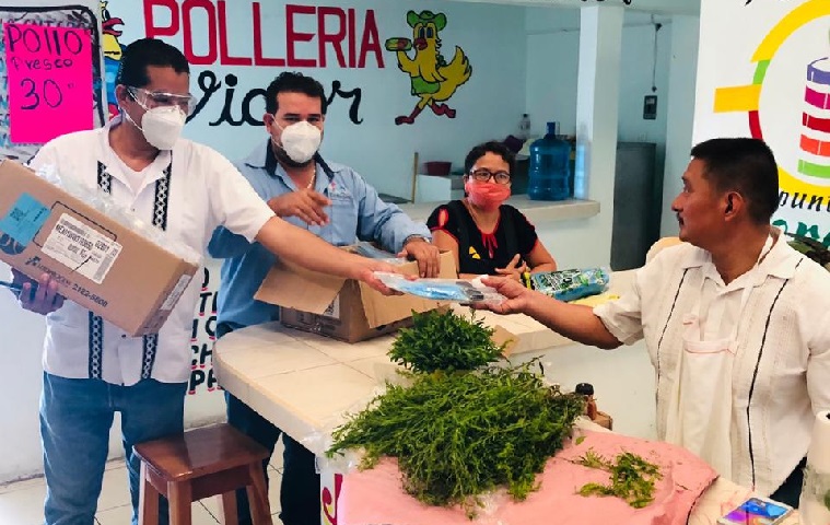 Gobierno de Tuxtepec entrega Kits de Protección a locatarios de mercados
