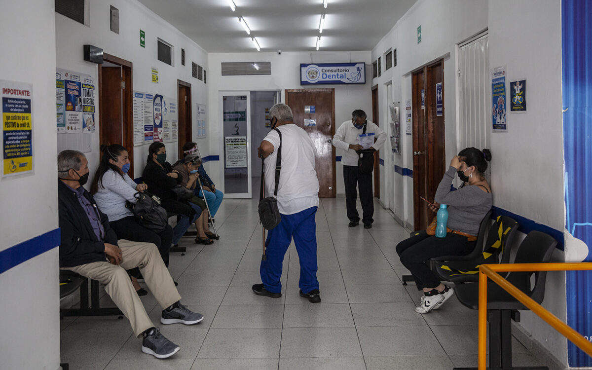 El negocio de los consultorios médicos en las farmacias