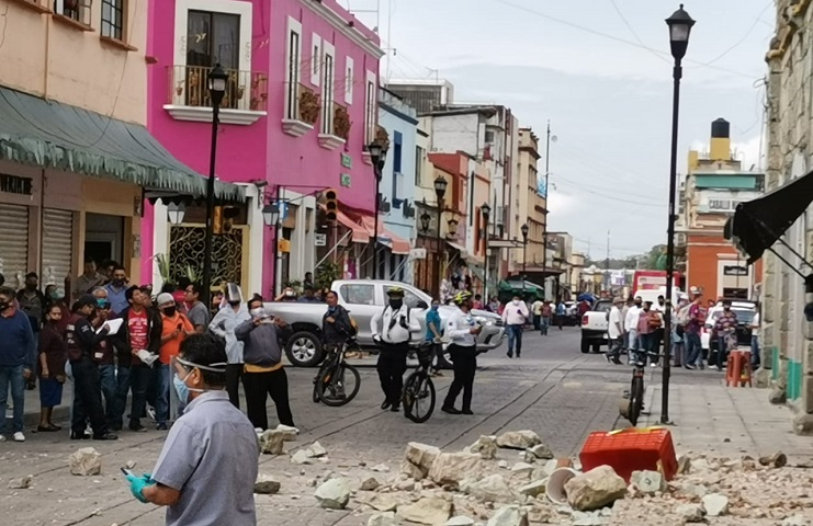 Un muerto, varios heridos y daños a viviendas es el saldo preliminar el sismo de 7.5 grados en Oaxaca