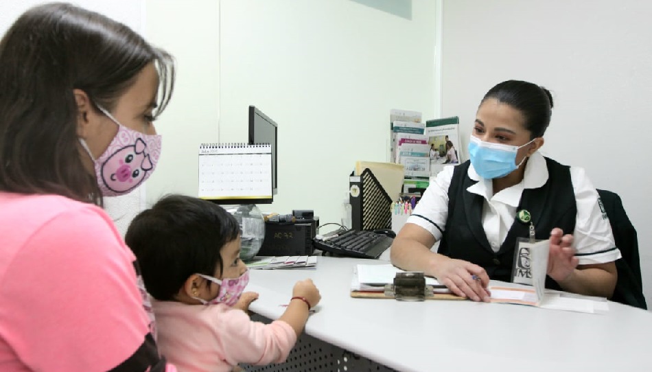 IMSS aplica las medidas necesarias en sus instalaciones para garantizar una vacunación segura