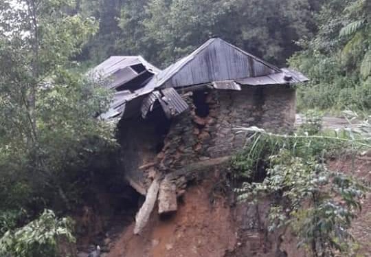 Onda tropical deja dos muertos y daños en una decena de municipios de las regiones mazateca y cuicateca
