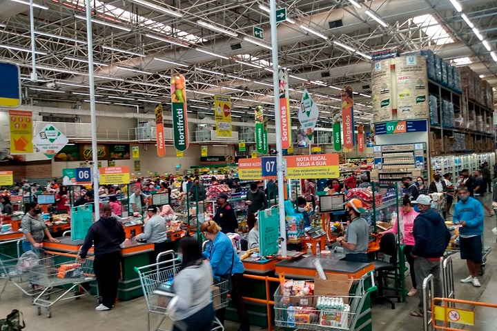 Rip, caja: mientras los supermercados aumentan números, empleados enferman de covid-19