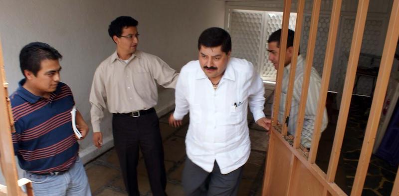 Libran órdenes de captura a exprocurador y exdirector de AEI de Oaxaca por desaparición de integrantes del EPR
