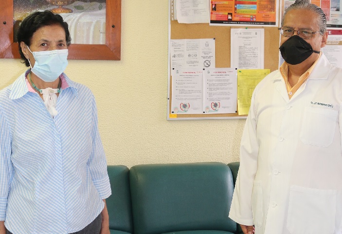 Paciente que permaneció dos meses intubada, regresó  casa gracias a la atención del personal COVID del HGZ No. 1 del IMSS en Oaxaca