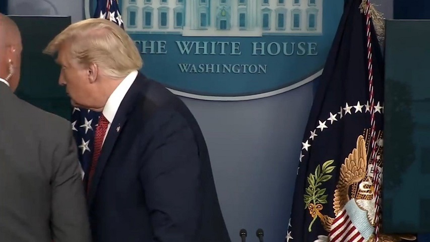 Por tiroteo, servicio secreto irrumpe en conferencia y saca a Trump