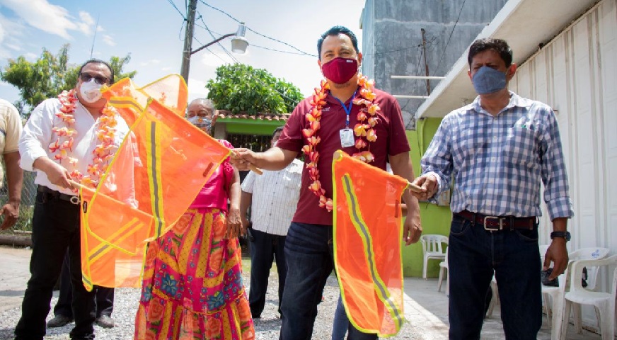 Inicia Emilio Montero obras de drenaje sanitario