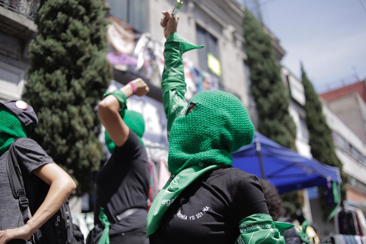 Exigen derecho al aborto libre, responden con la policía en CDMX