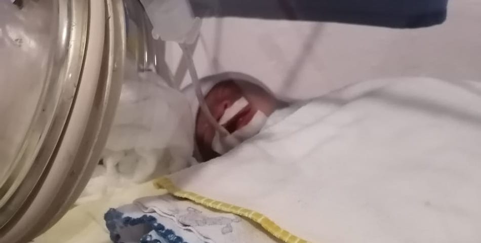 Buscan ayuda para Emmanuel, bebé prematuro que lucha por vivir