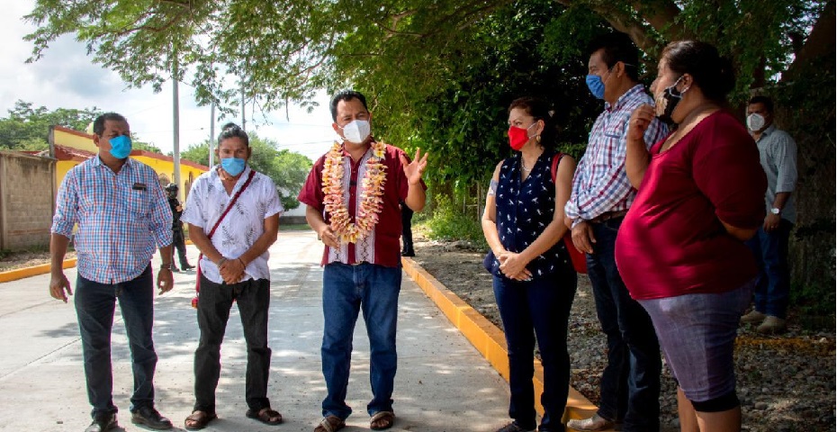 Obra de pavimentación, inaugura Emilio Montero, en colonia Los Nietos