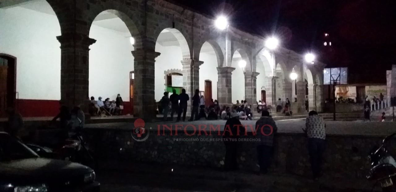 Retienen a presidenta de Tezoatlán para que pague a trabajadores