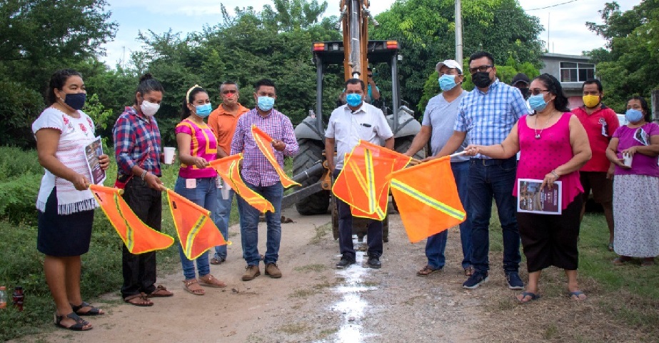 Con obras de drenaje, beneficia Ayuntamiento juchiteco a colonias Binu Gada y Las margaritas