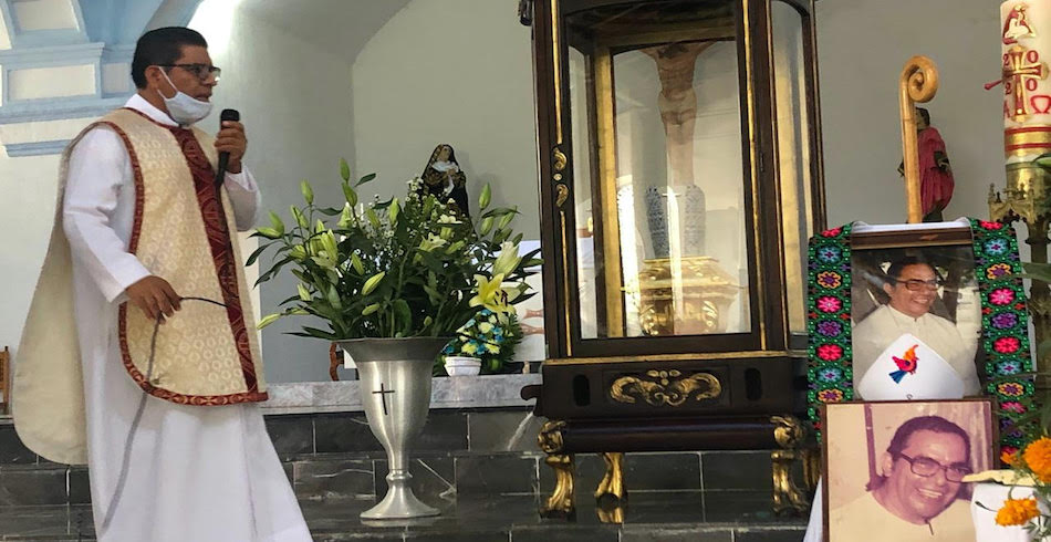 Rinden homenaje póstumo a obispo de Tehuantepec, Arturo Lona Reyes