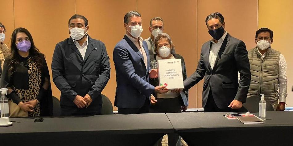 En hotel, Tesorero de Murat entrega paquete económico a Congreso