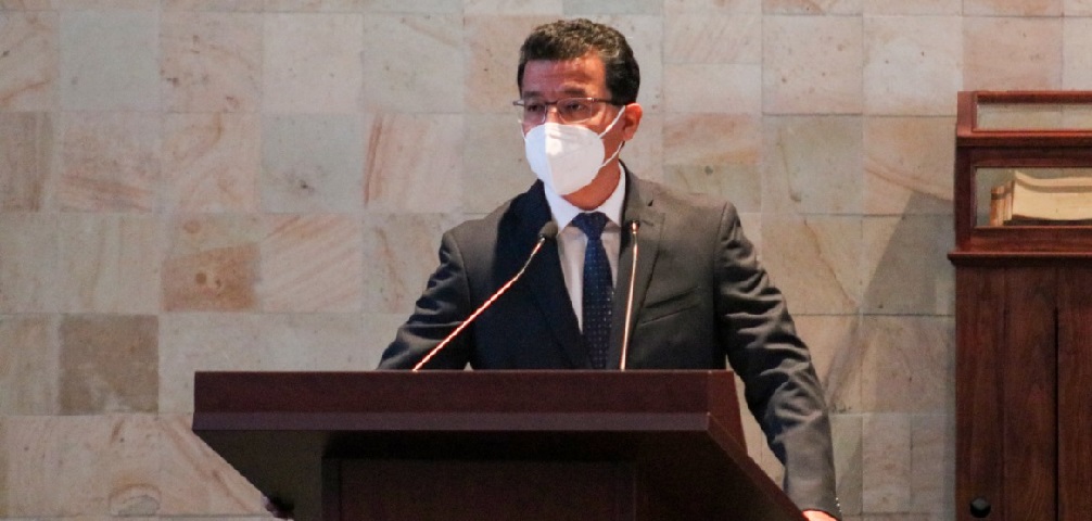 Fiscal de Oaxaca descalificado por el Congreso, prefiere castigar a una madre que a los delincuentes y esquiva su responsabilidad