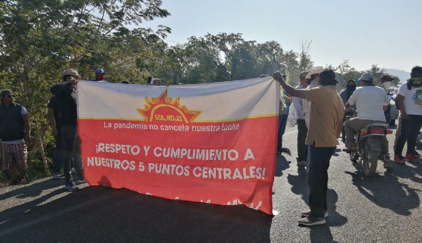 Protestan con bloqueo carretero contra las altas tarifas en el Istmo de Tehuantepec