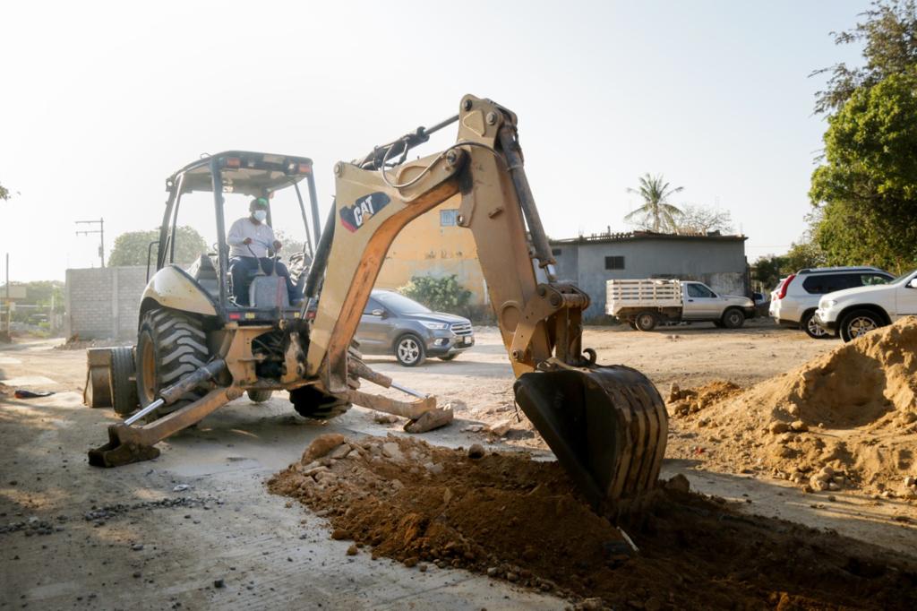 De cara al pueblo, y con su participación, Gobierno de Juchitán reconstruye drenaje colapsado: Emilio Montero
