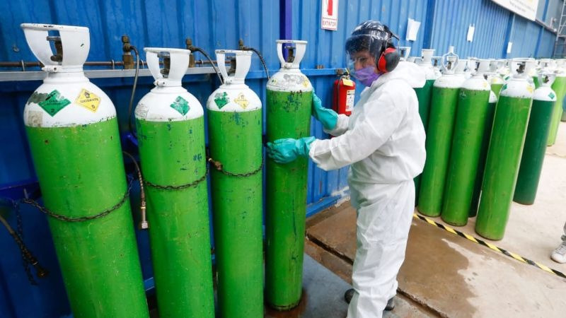 En Oaxaca alistan multas de 600 mil pesos por abuso en venta de oxígeno; en mercado informal hay excesos
