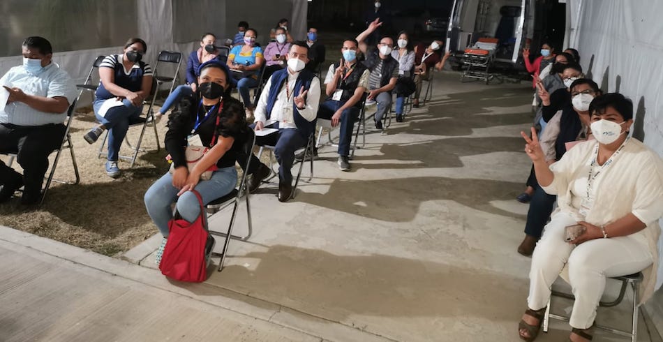 En Oaxaca, vacuna vs Covid19 para “cuates” de funcionarios de Salud