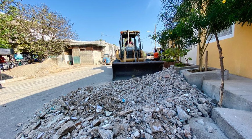 Despeja calles de “Cheguigo”, programa municipal de retiro de escombros del Ayuntamiento juchiteco