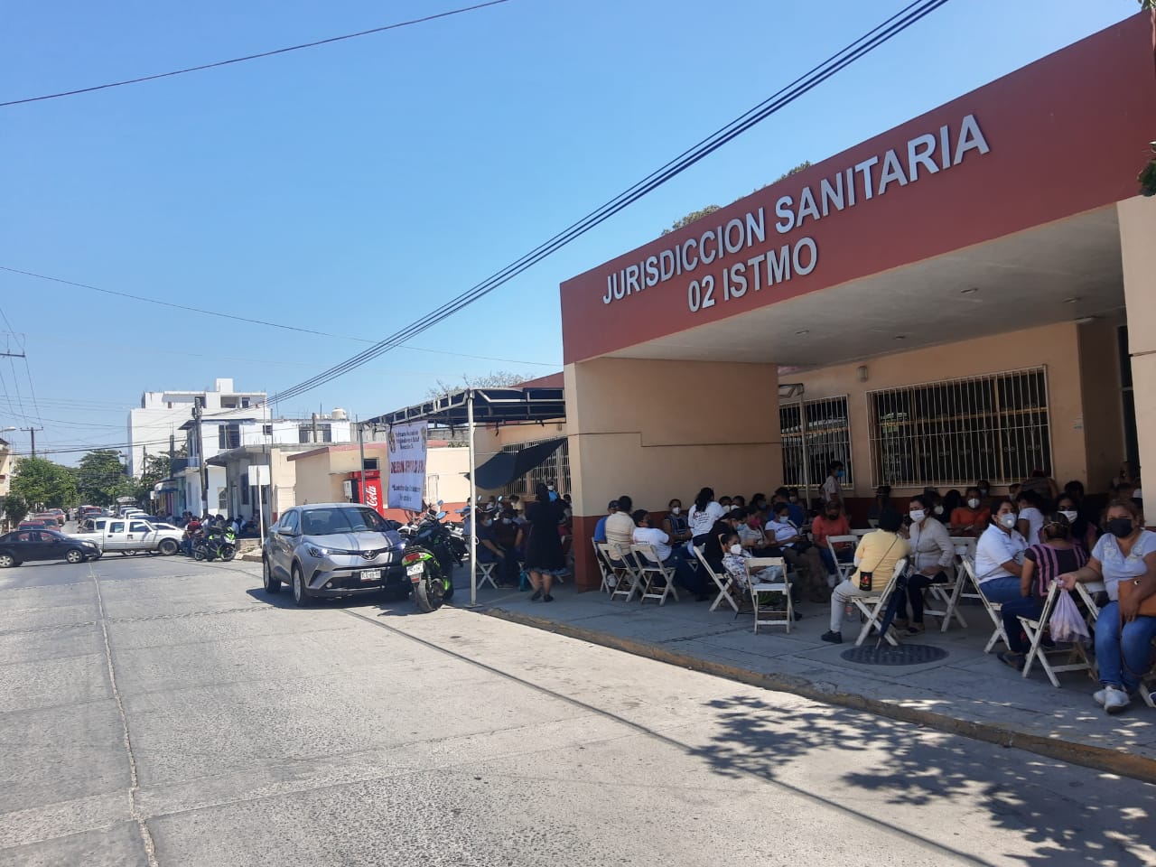 Acusan trabajadores a Secretario de Salud de abandonarles y no gestionar la vacunación