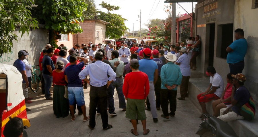Pescadores juchitecos reconocen el trabajo de Emilio Montero