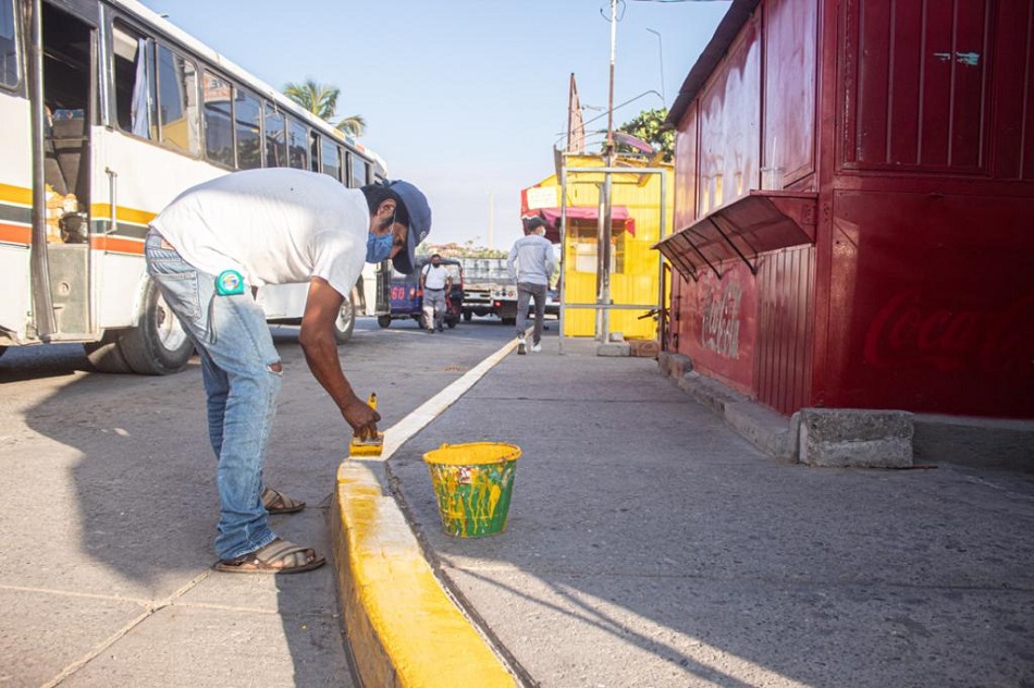 Remoza plazuela y jardineras de monumentos, Ayuntamiento de Juchitán