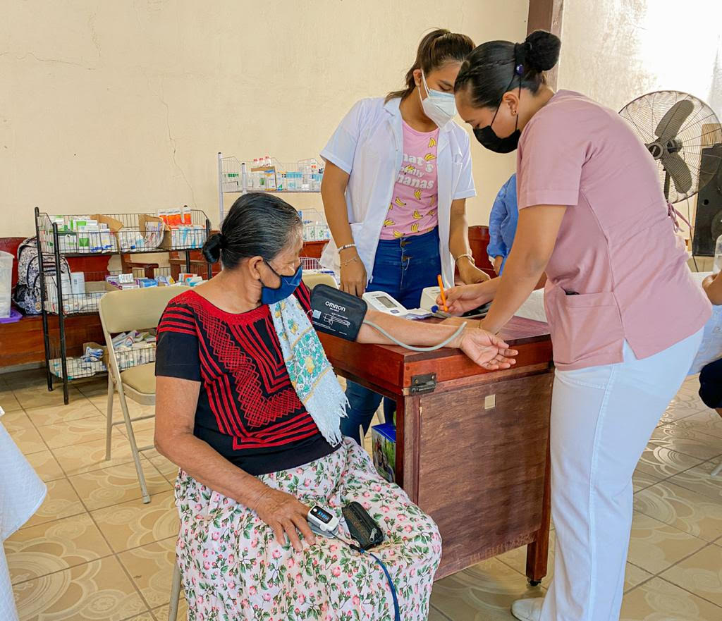 Contribuye Brigada Médica a mejorar salud de vecinos de la Séptima sección: director municipal de Salud