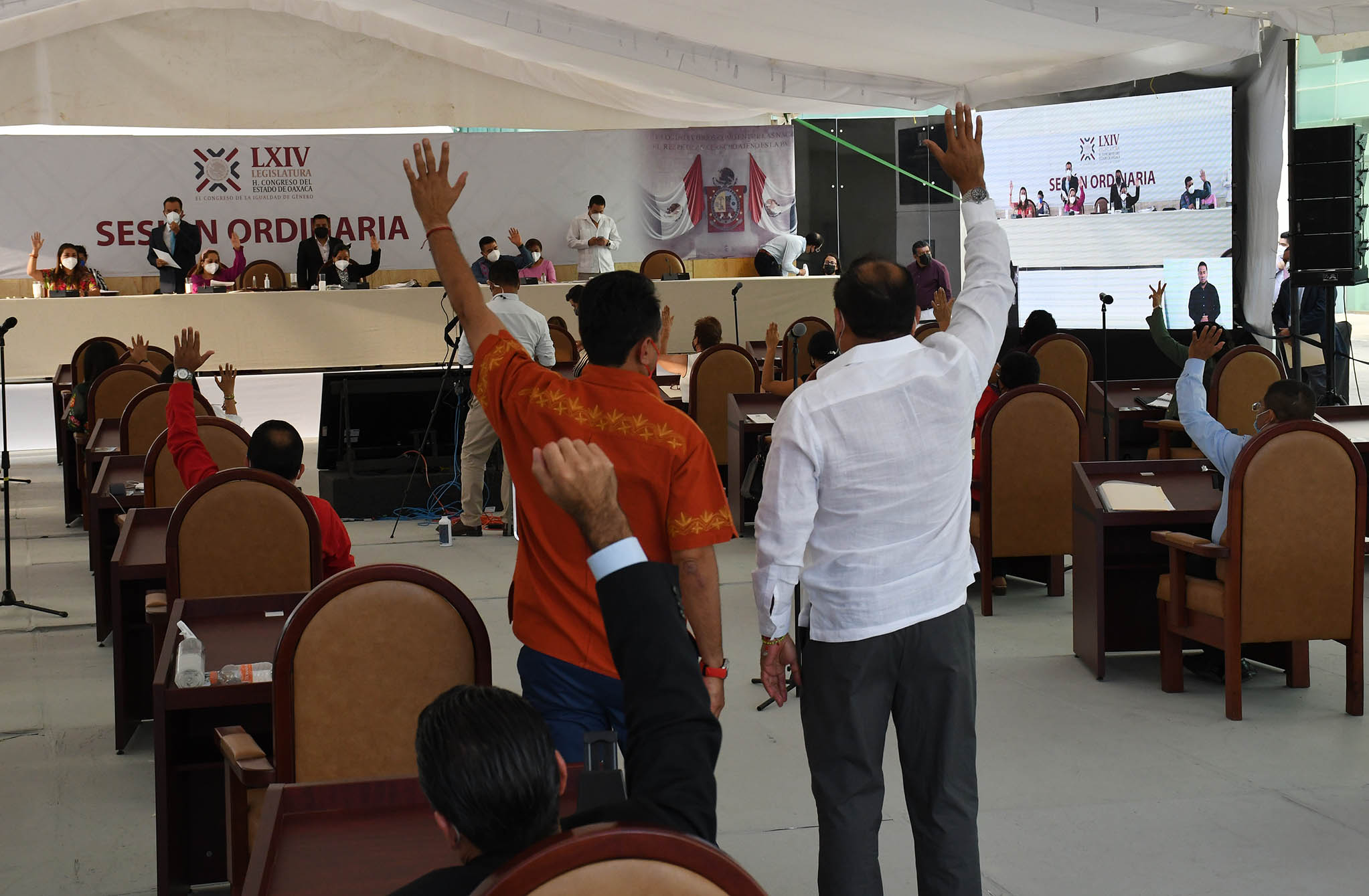 Aumenta la multa por obstruir banquetas y cruces peatonales en Oaxaca