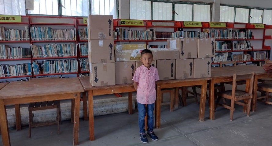 Fausto Carrasco Echeverría, el niño ikoots que donó 50 mil libros a su comunidad