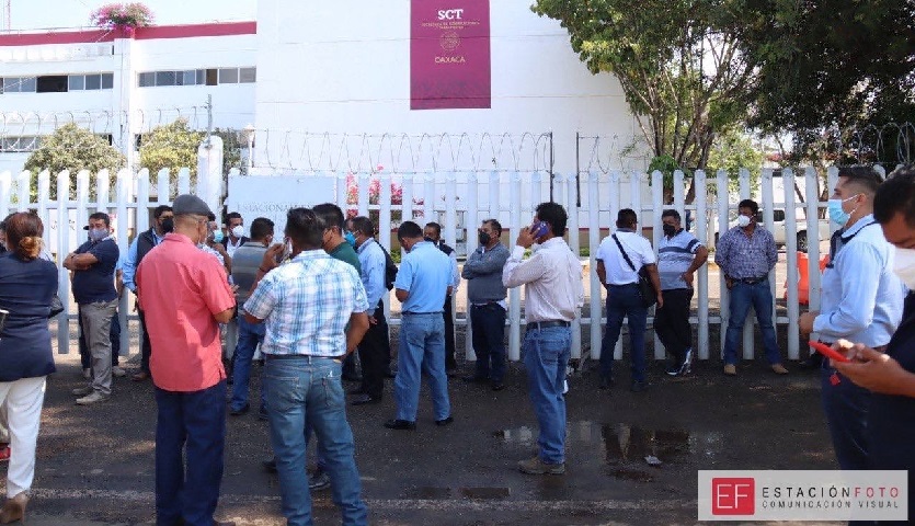 Presionan transportistas para que regularicen concesiones federales