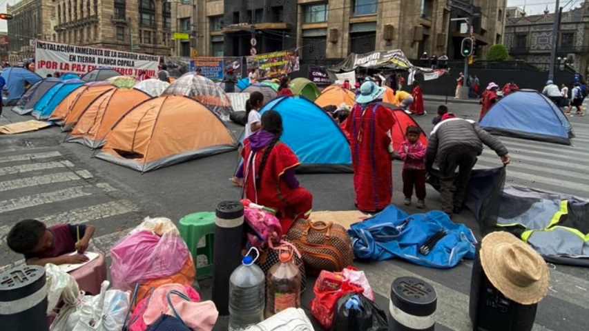 Triquis ‘ocupan’ el Eje central